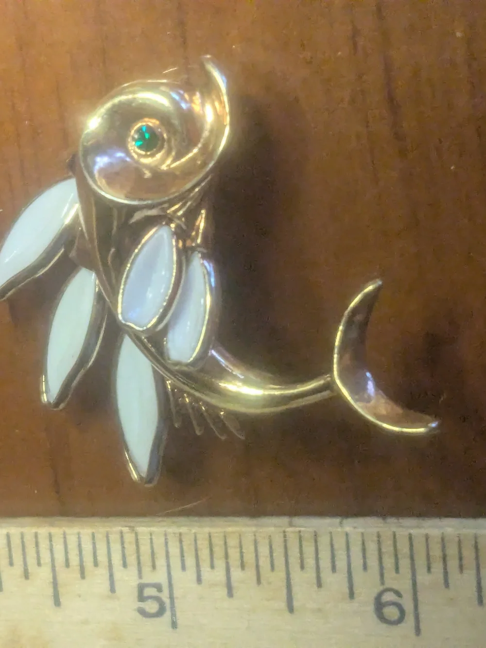 Alfred Philippe Trifari Fish Brooch with White Milk Glass Fins 50s Glam